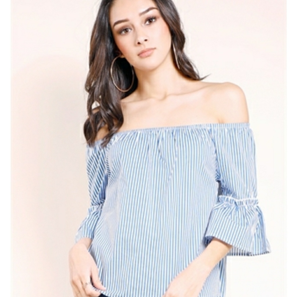 🎊HP Best in Tops 🎊 Pinstripe Ruffle Blouse